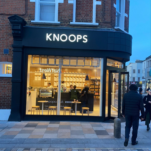 Hospitality Consultant in London knoops shop